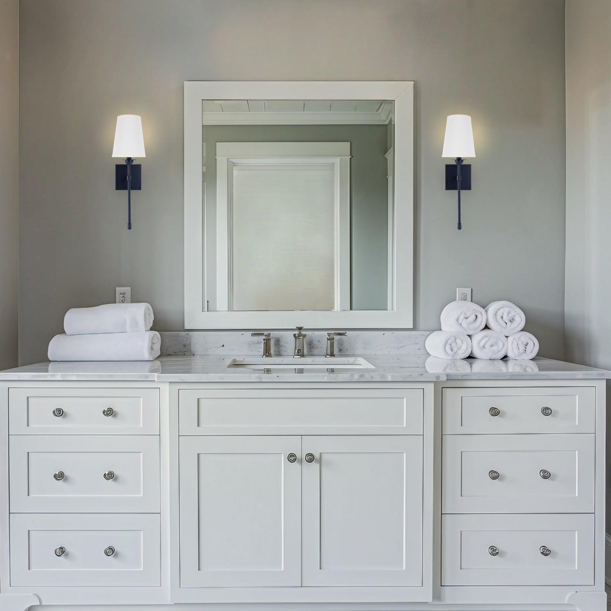 Manor Modern Traditional 1-Light Wall Sconce