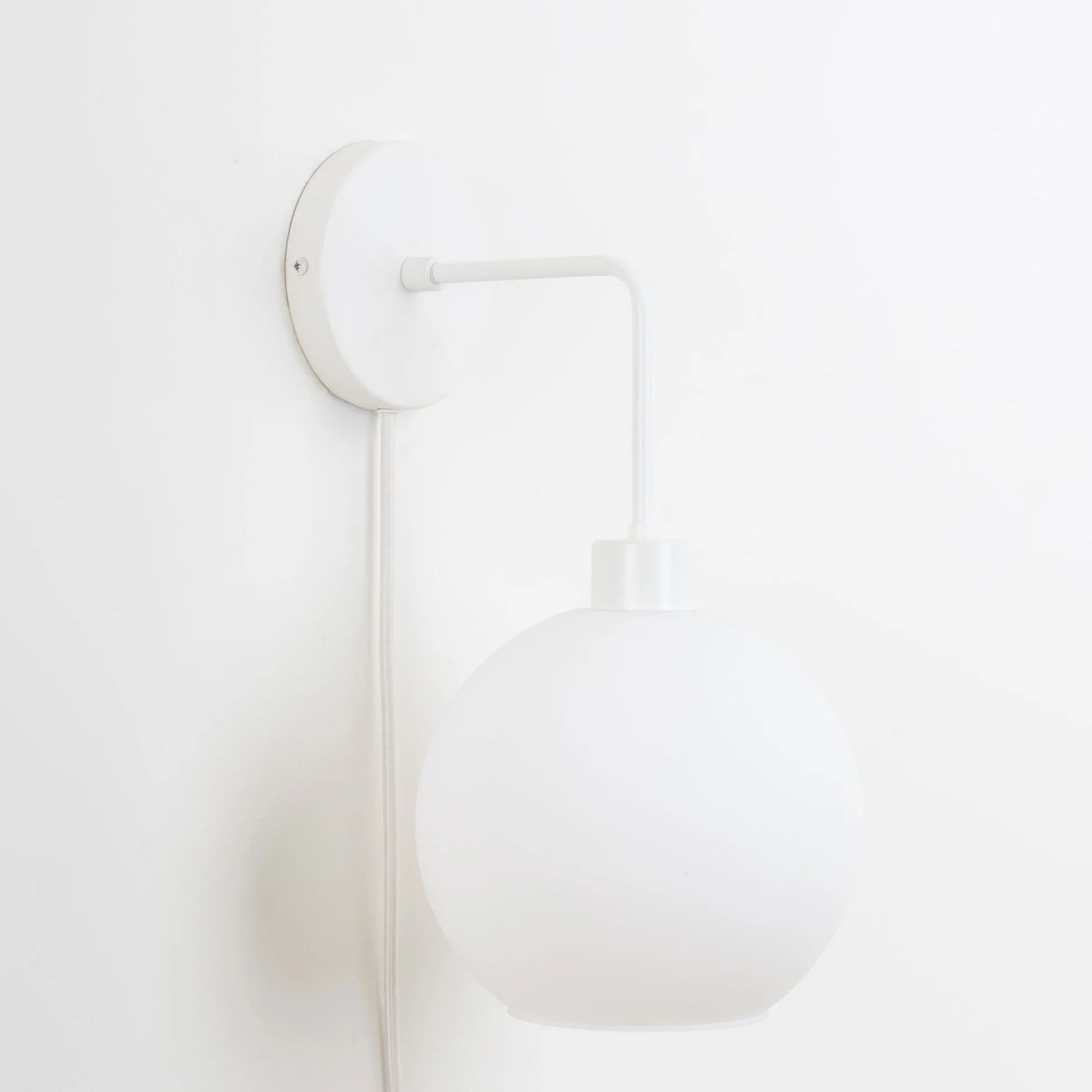 Plug-In Bend Solo 8in Globe Sconce