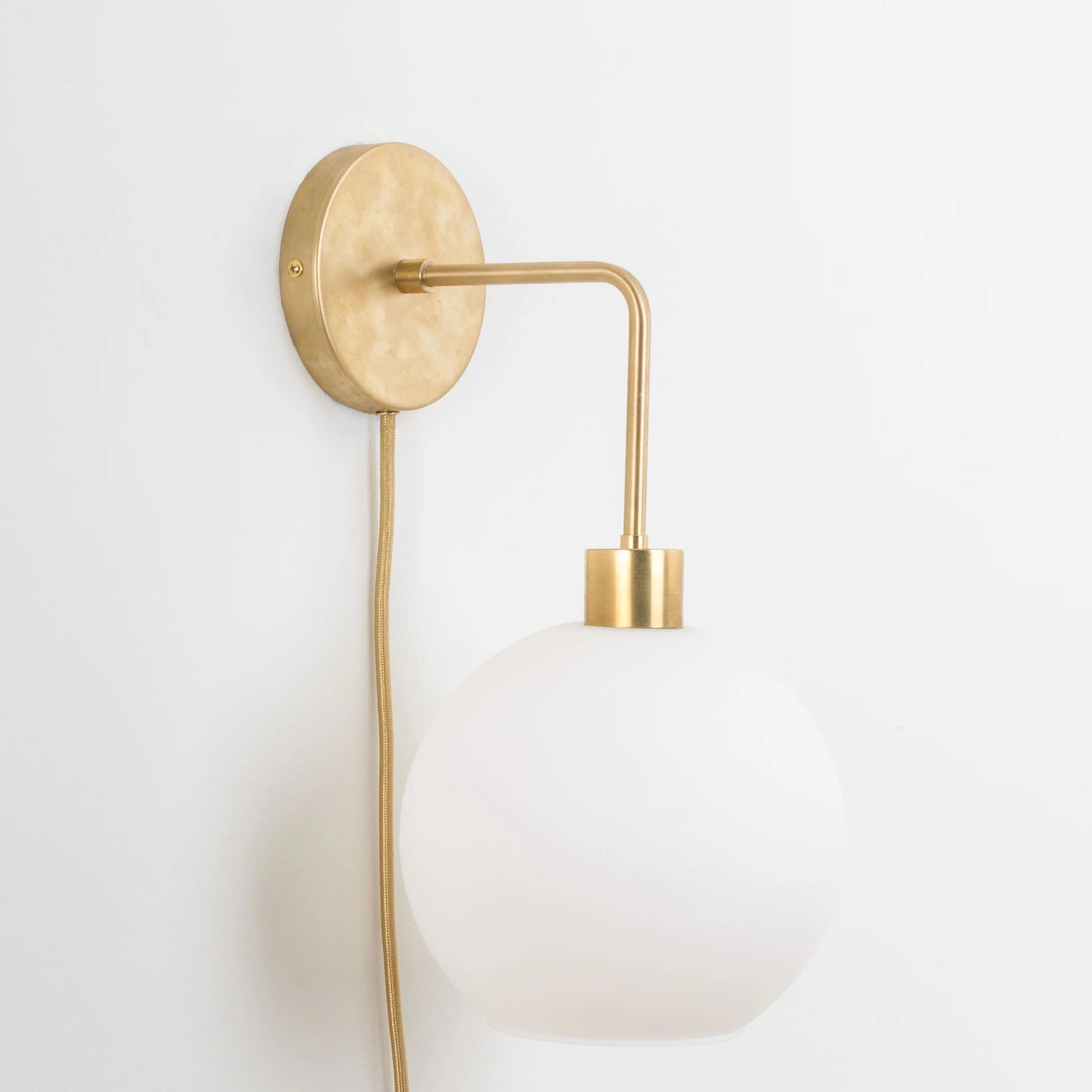 Plug-In Bend Solo 8in Globe Sconce