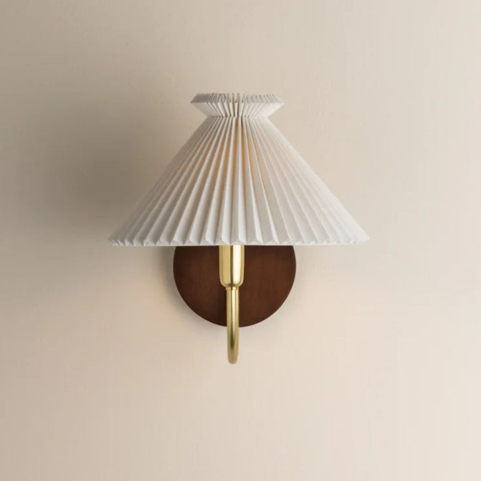 1-Light Wall Sconce in Vintage Brass