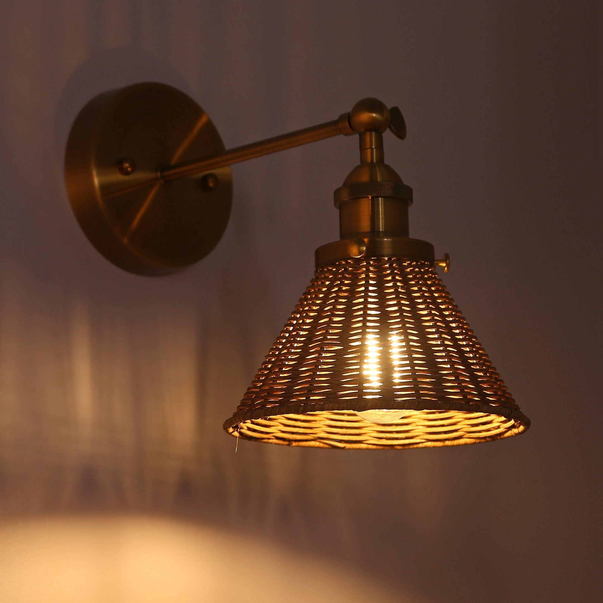 Traditional 1-Light Golden Wall Light - ParrotUncle