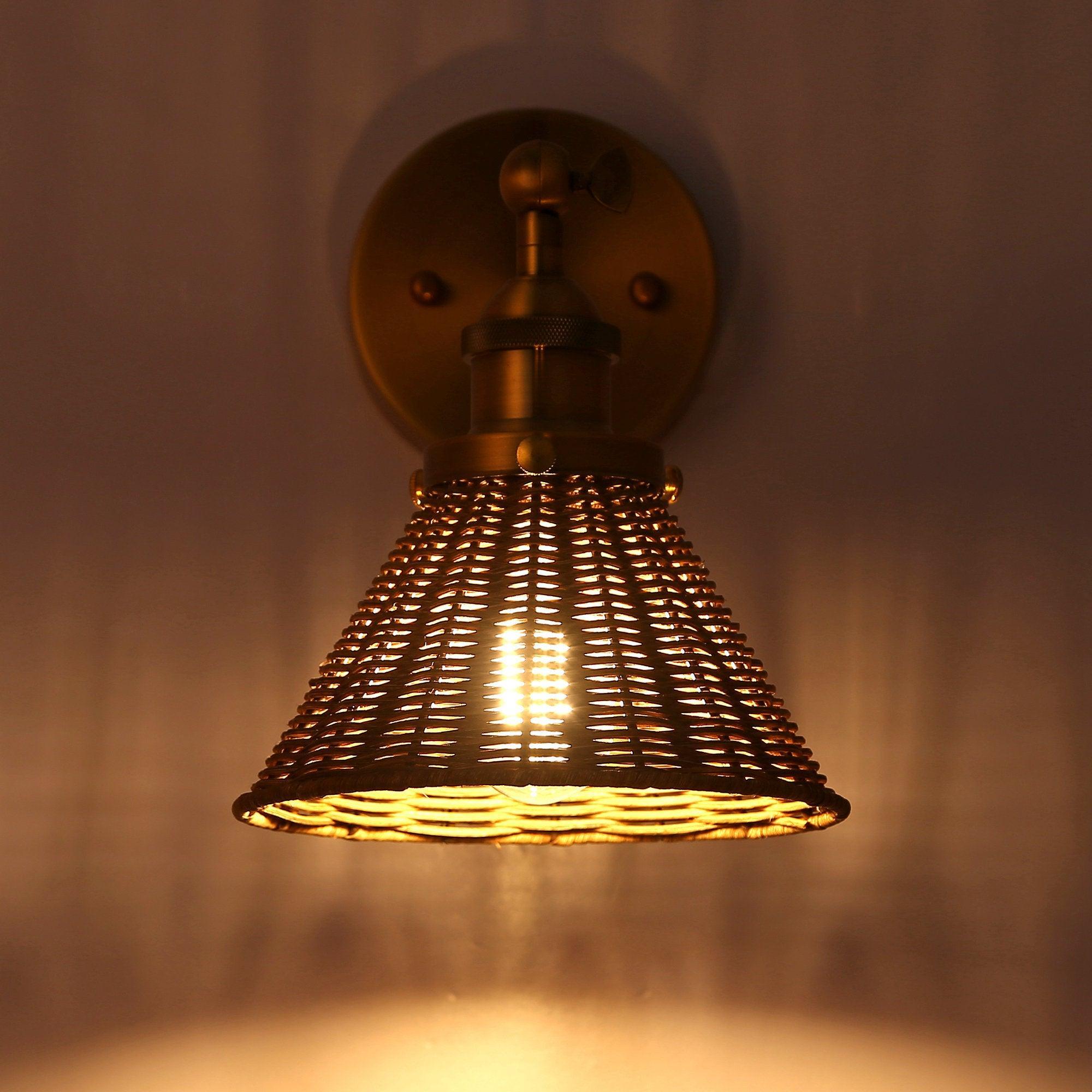Traditional 1-Light Golden Wall Light - ParrotUncle
